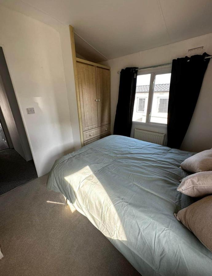 2 Bedroom Caravan With Sea Views Eastchurch Exterior foto