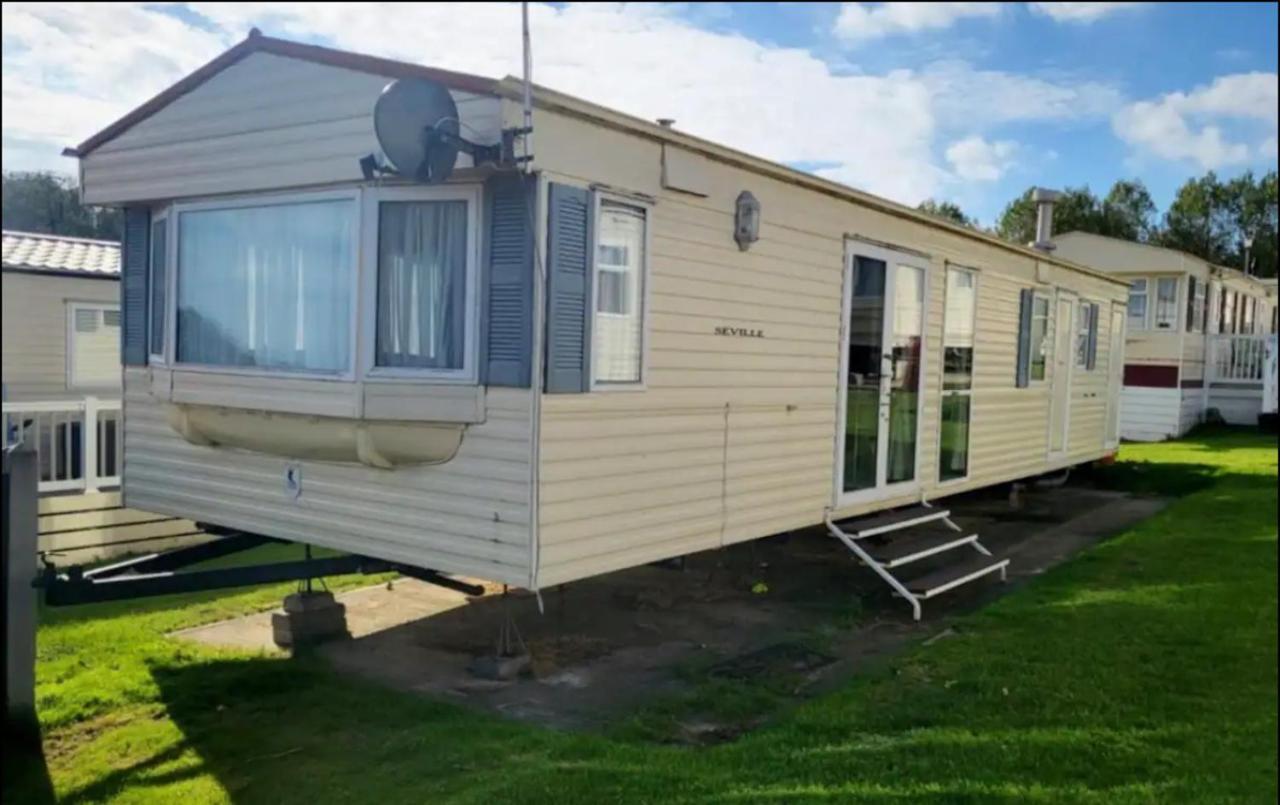 2 Bedroom Caravan With Sea Views Eastchurch Exterior foto